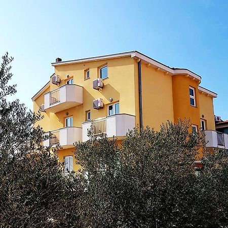 Apartmani Lili Sukosan Bagian luar foto