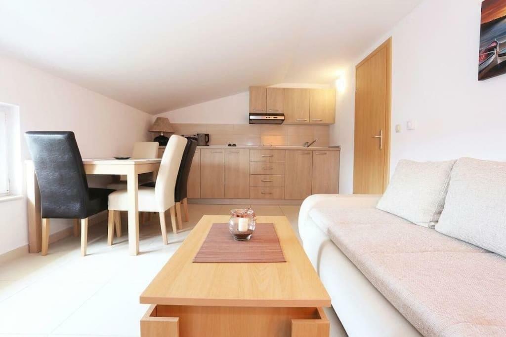 Apartmani Lili Sukosan Bagian luar foto