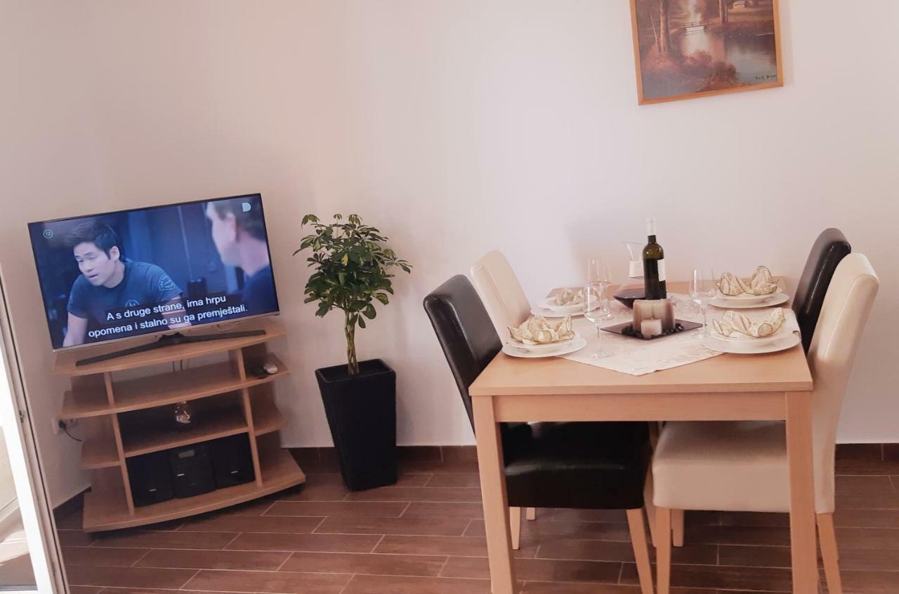 Apartmani Lili Sukosan Bagian luar foto