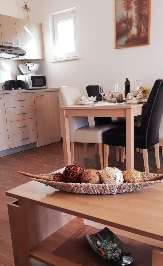 Apartmani Lili Sukosan Bagian luar foto